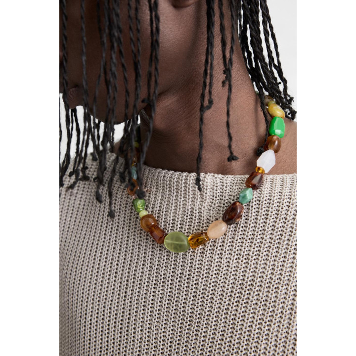 Колье с контрастными бусинами