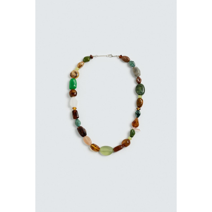 Колье с контрастными бусинами