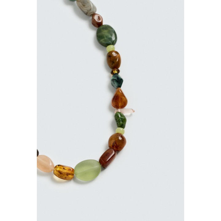 Колье с контрастными бусинами