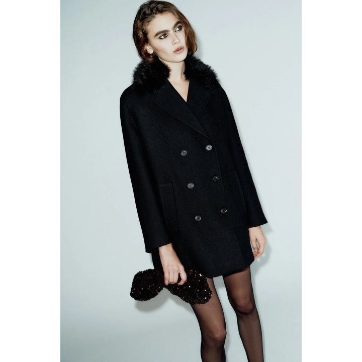 УКОРОЧЕННОЕ ПАЛЬТО ИЗ ШЕРСТИ С ЛАЦКАНАМИ ИЗ ИСКУССТВЕННОГО МЕХА