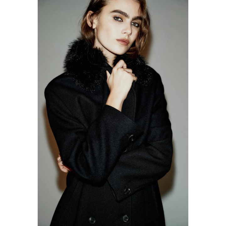 УКОРОЧЕННОЕ ПАЛЬТО ИЗ ШЕРСТИ С ЛАЦКАНАМИ ИЗ ИСКУССТВЕННОГО МЕХА