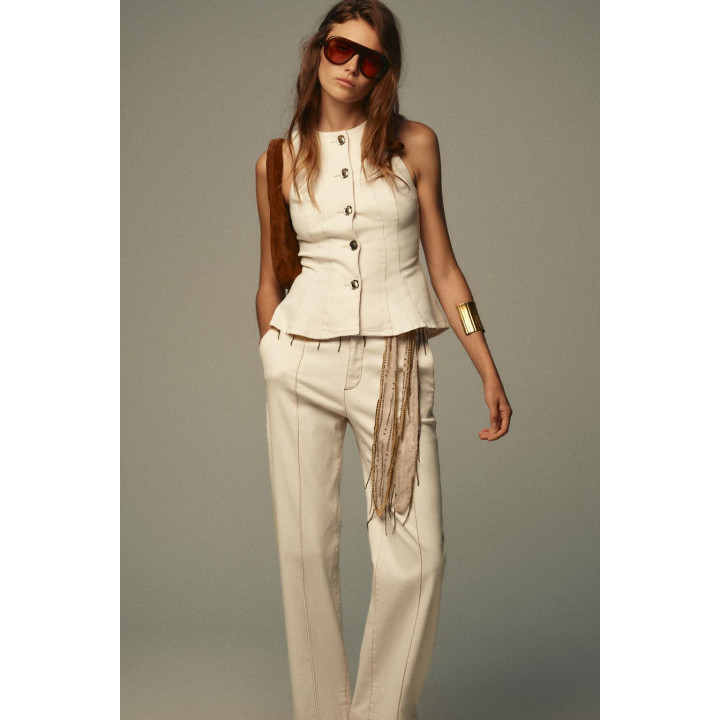 ЖИЛЕТ С БАСКОЙ И ДЕКОРАТИВНОЙ СТРОЧКОЙ