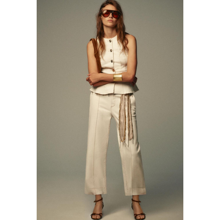 ЖИЛЕТ С БАСКОЙ И ДЕКОРАТИВНОЙ СТРОЧКОЙ