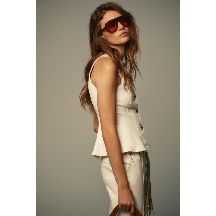 ЖИЛЕТ С БАСКОЙ И ДЕКОРАТИВНОЙ СТРОЧКОЙ