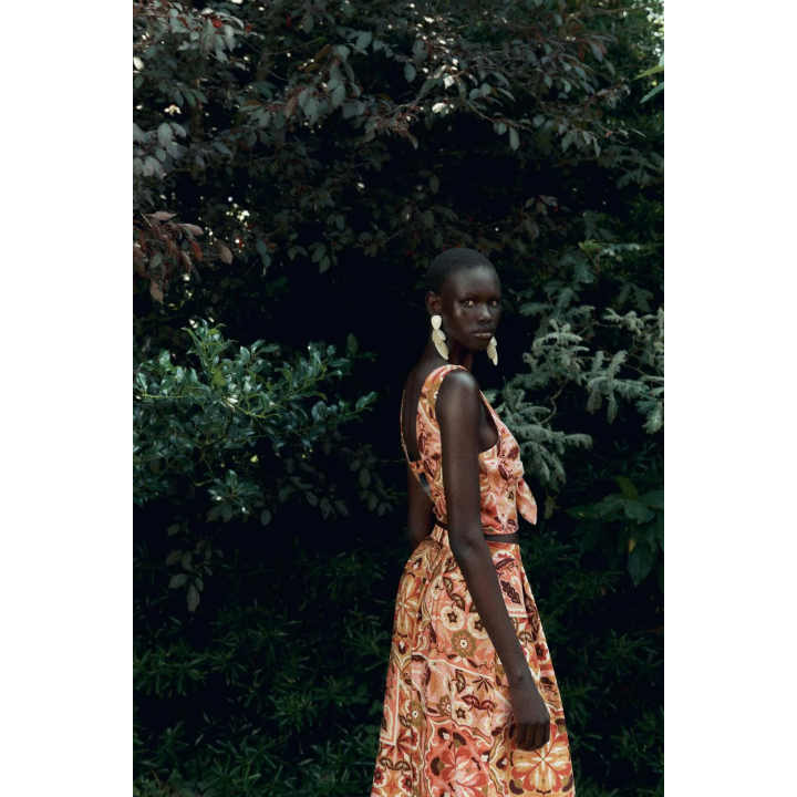 УКОРОЧЕННЫЙ ТОП В СТИЛЕ РУСТИК С ПРИНТОМ И УЗЛОМ