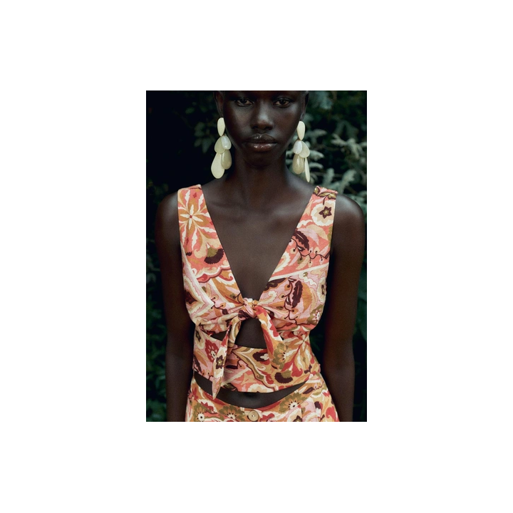 УКОРОЧЕННЫЙ ТОП В СТИЛЕ РУСТИК С ПРИНТОМ И УЗЛОМ