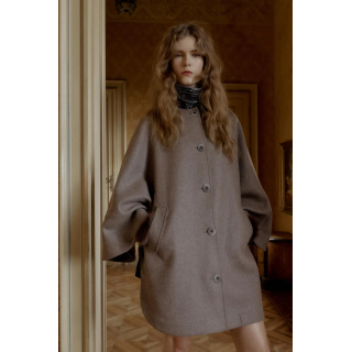 ПАЛЬТО-НАКИДКА ИЗ ШЕРСТИ С КОНТРАСТНЫМ ВОРОТНИКОМ