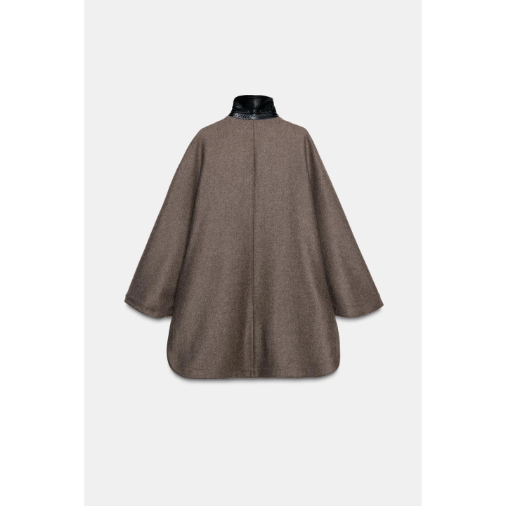 ПАЛЬТО-НАКИДКА ИЗ ШЕРСТИ С КОНТРАСТНЫМ ВОРОТНИКОМ