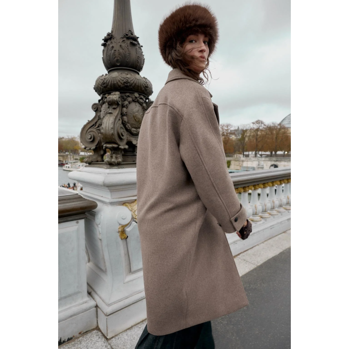 ПАЛЬТО ОВЕРСАЙЗ С ШЕРСТЬЮ И КОНТРАСТНЫМИ МАНЖЕТАМИ