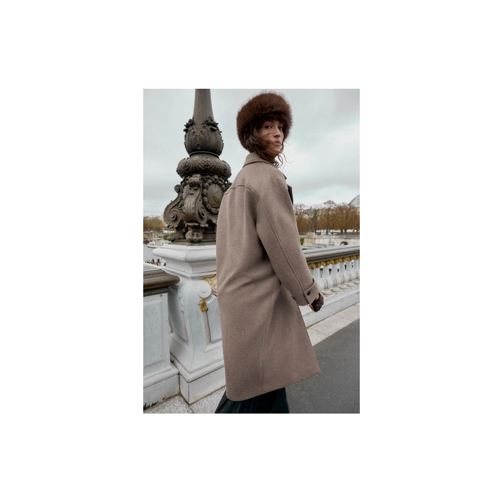 ПАЛЬТО ОВЕРСАЙЗ С ШЕРСТЬЮ И КОНТРАСТНЫМИ МАНЖЕТАМИ