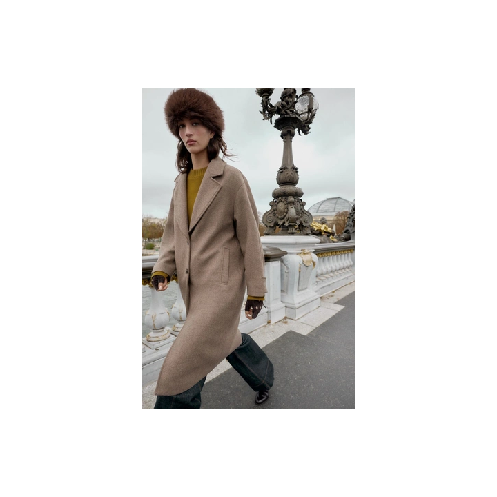 ПАЛЬТО ОВЕРСАЙЗ С ШЕРСТЬЮ И КОНТРАСТНЫМИ МАНЖЕТАМИ