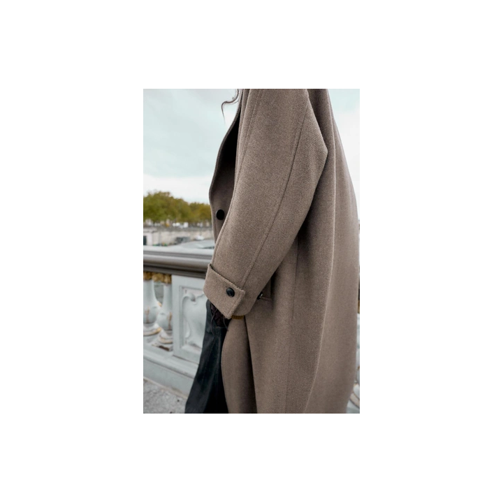 ПАЛЬТО ОВЕРСАЙЗ С ШЕРСТЬЮ И КОНТРАСТНЫМИ МАНЖЕТАМИ