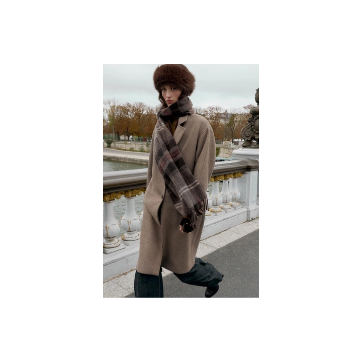 ПАЛЬТО ОВЕРСАЙЗ С ШЕРСТЬЮ И КОНТРАСТНЫМИ МАНЖЕТАМИ