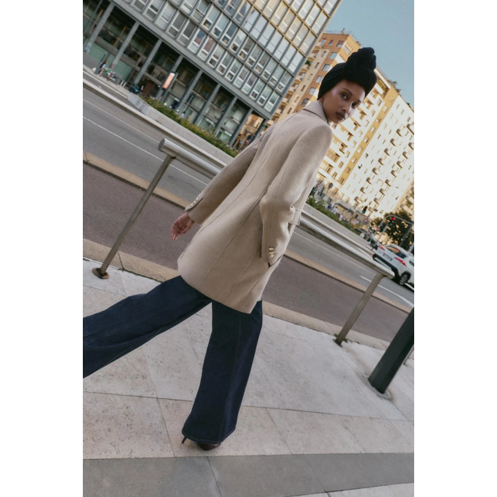 КОРОТКОЕ ДВУБОРТНОЕ ПАЛЬТО С ШЕРСТЬЮ