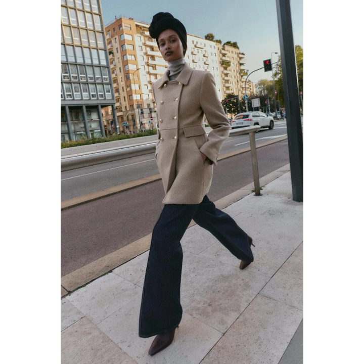 КОРОТКОЕ ДВУБОРТНОЕ ПАЛЬТО С ШЕРСТЬЮ