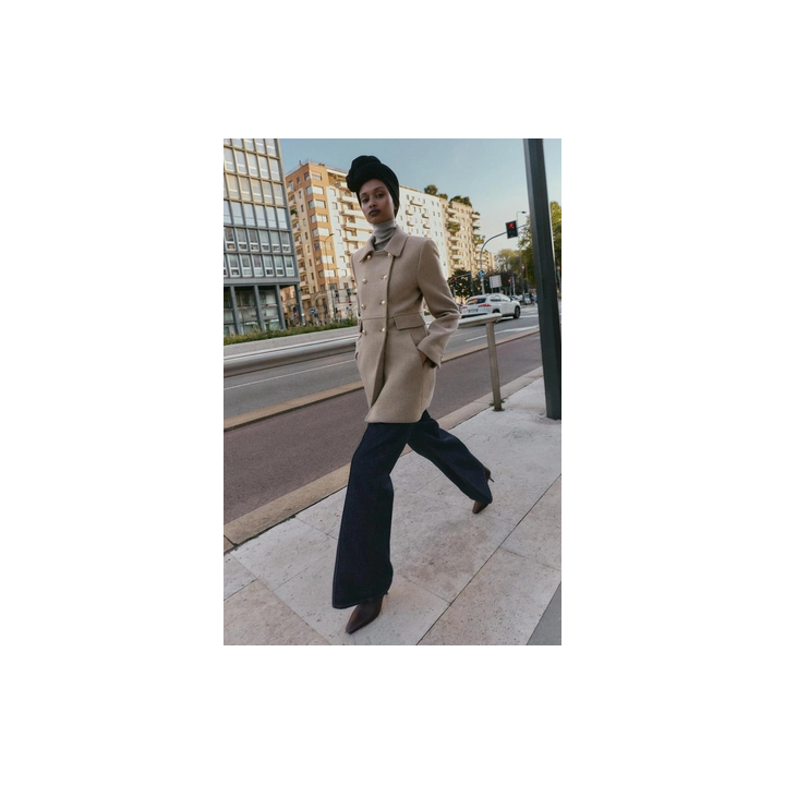 КОРОТКОЕ ДВУБОРТНОЕ ПАЛЬТО С ШЕРСТЬЮ