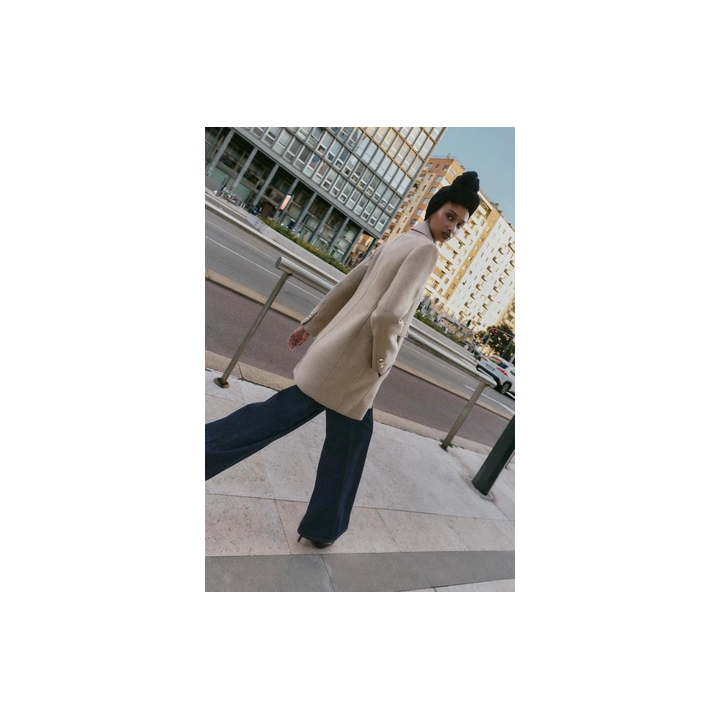 КОРОТКОЕ ДВУБОРТНОЕ ПАЛЬТО С ШЕРСТЬЮ