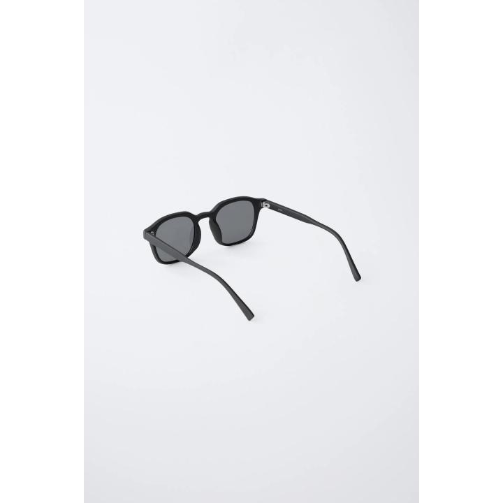 Солнечные очки с резиновой отделкой