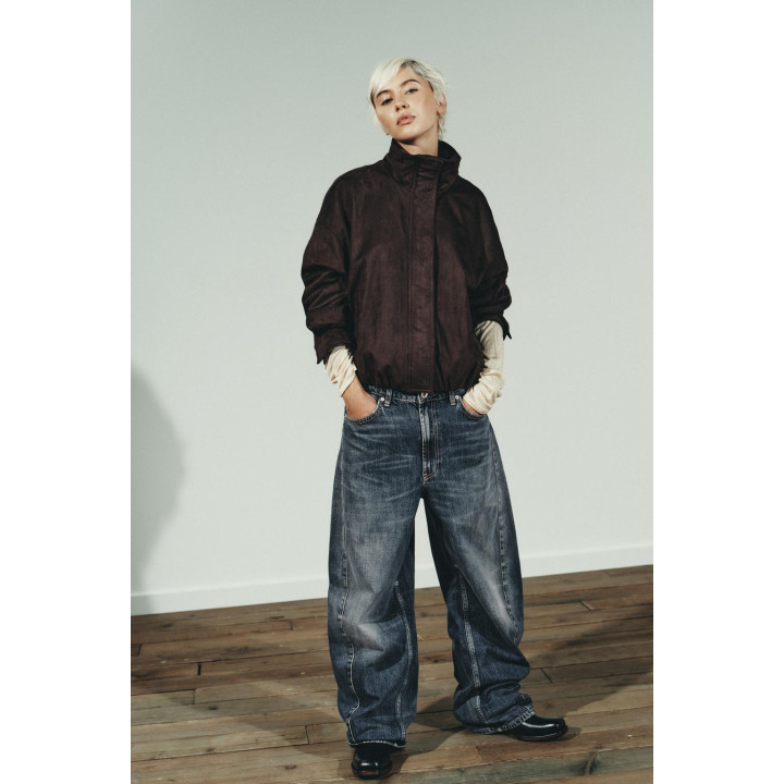 БОМБЕР ИЗ ИСКУССТВЕННОЙ ЗАМШИ