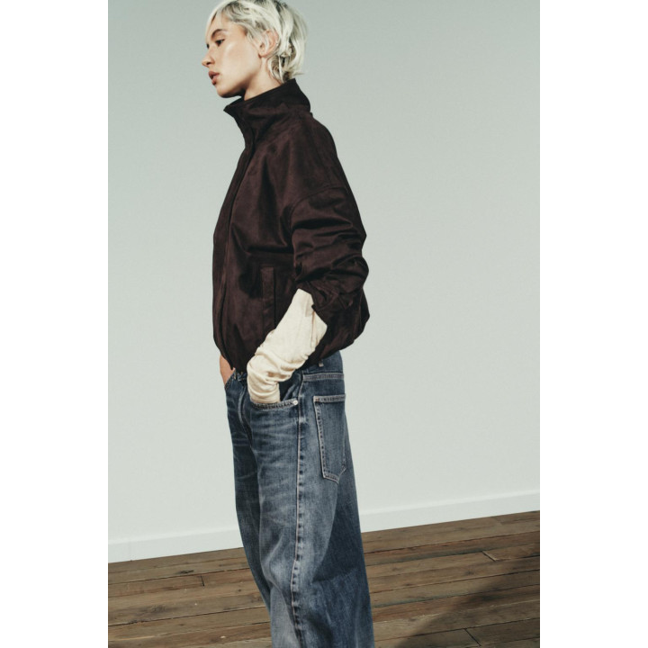 БОМБЕР ИЗ ИСКУССТВЕННОЙ ЗАМШИ