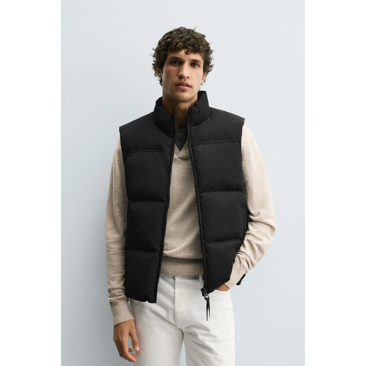 СТЕГАНЫЙ ЖИЛЕТ КЛАССИЧЕСКОГО КРОЯ