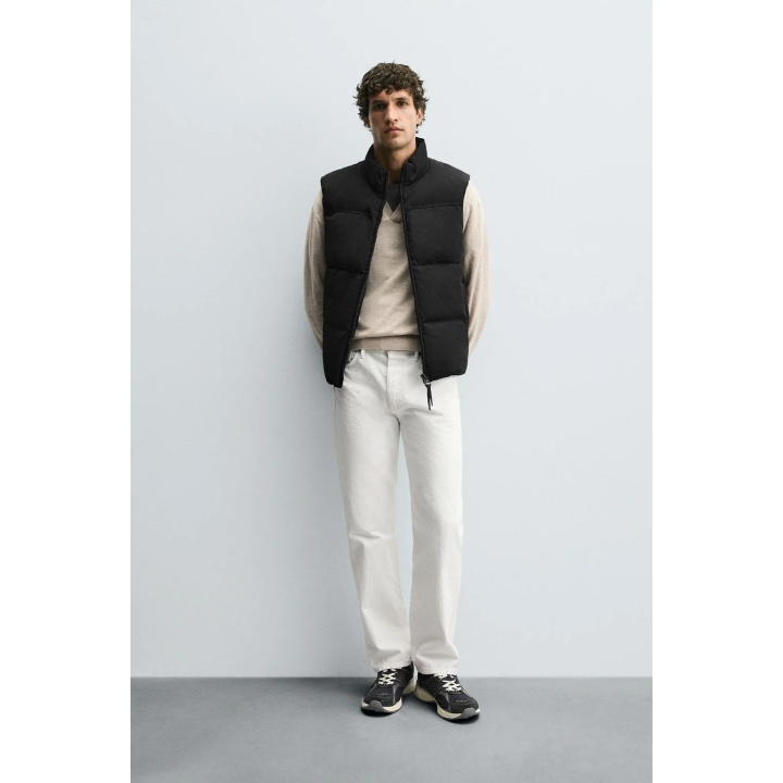 СТЕГАНЫЙ ЖИЛЕТ КЛАССИЧЕСКОГО КРОЯ