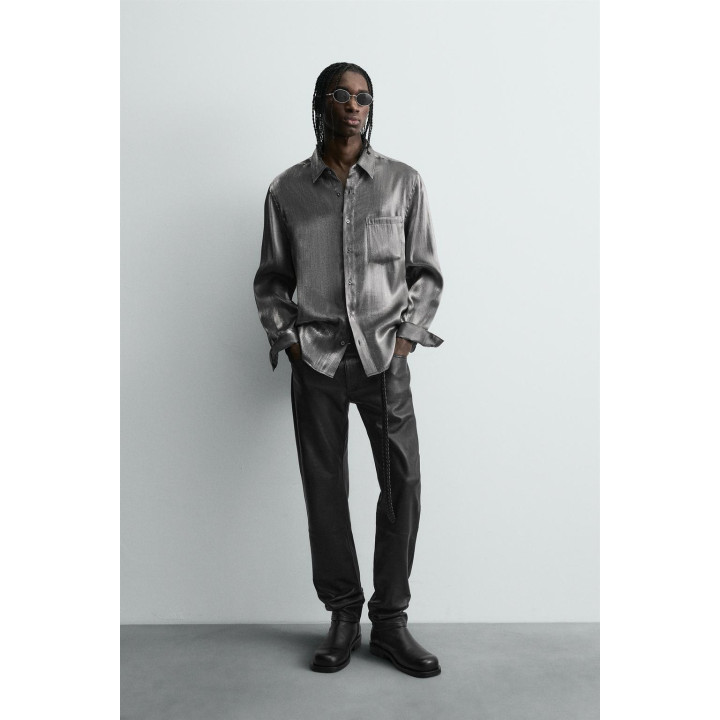 СВЕРКАЮЩАЯ РУБАШКА СТРУЯЩЕГОСЯ ПОКРОЯ