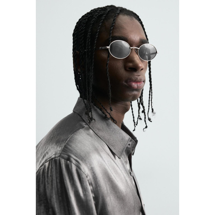 СВЕРКАЮЩАЯ РУБАШКА СТРУЯЩЕГОСЯ ПОКРОЯ