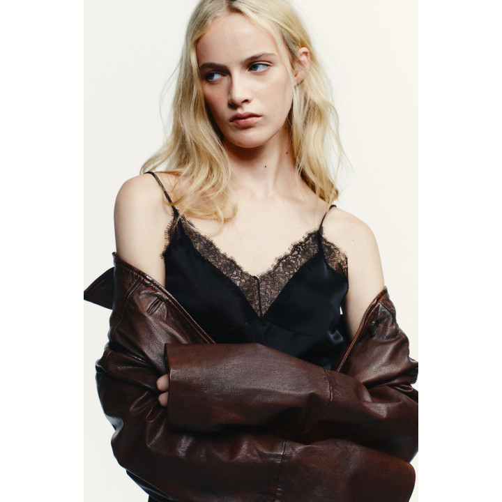 АТЛАСНЫЙ ТОП С КРУЖЕВОМ