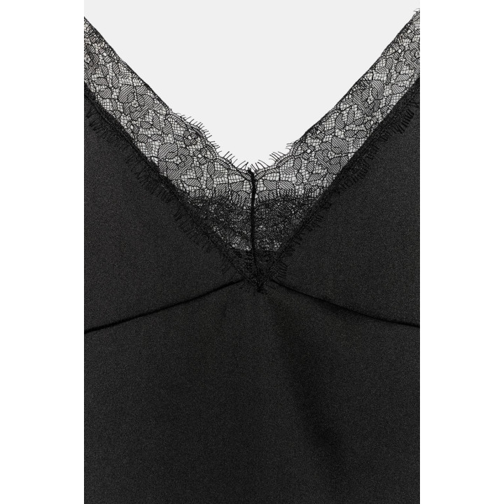 АТЛАСНЫЙ ТОП С КРУЖЕВОМ