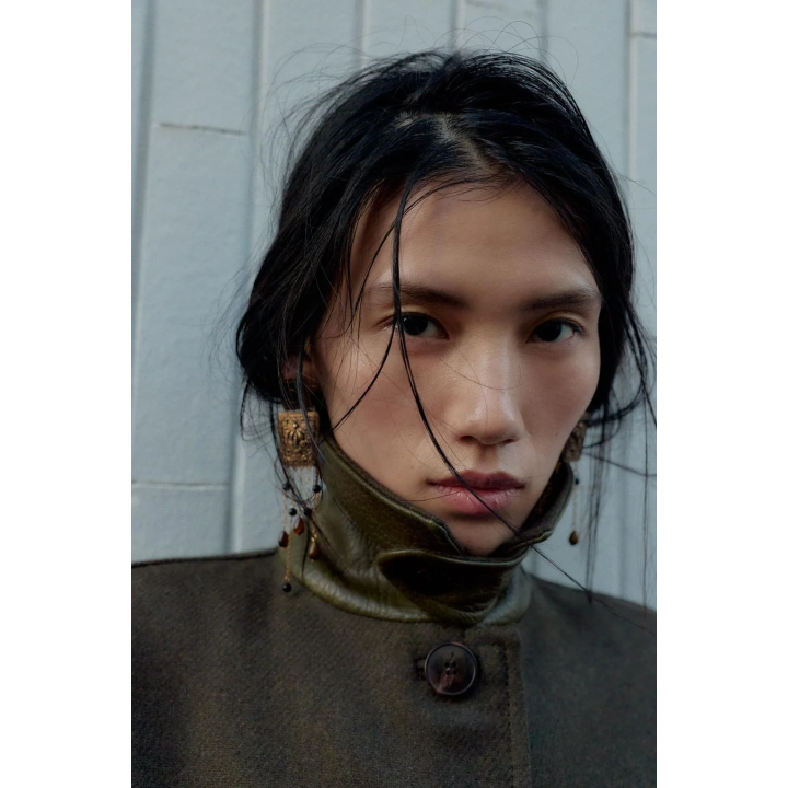 ПАЛЬТО ИЗ ШЕРСТИ С КОНТРАСТНЫМ ВОРОТНИКОМ И РУКАВАМИ «ШАР»