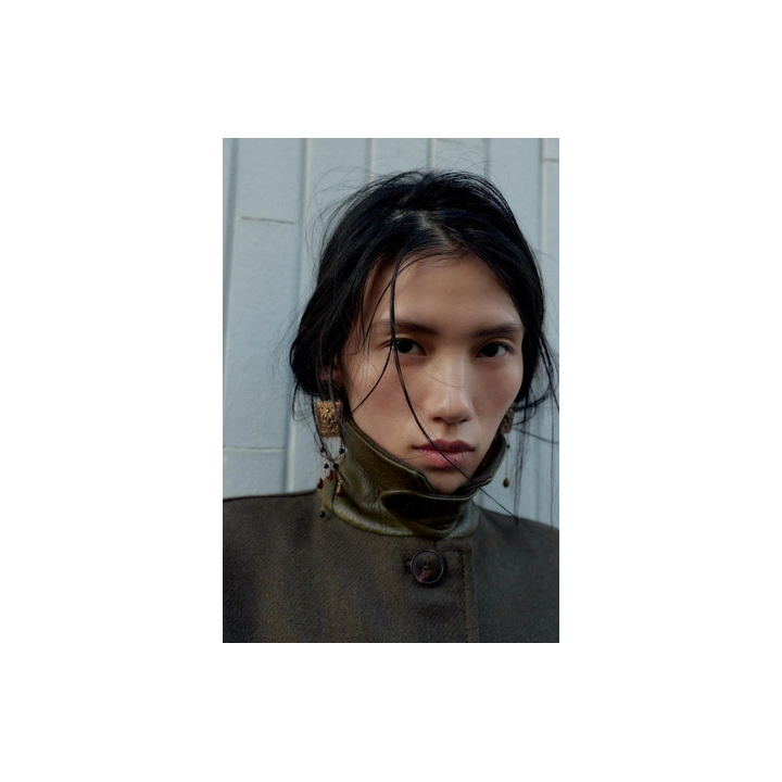 ПАЛЬТО ИЗ ШЕРСТИ С КОНТРАСТНЫМ ВОРОТНИКОМ И РУКАВАМИ «ШАР»