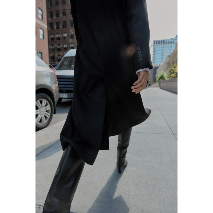 ДЛИННОЕ ПАЛЬТО С ПОДПЛЕЧНИКАМИ