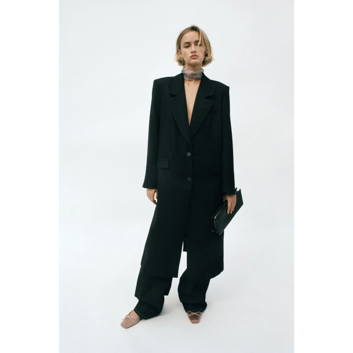 ДЛИННОЕ ПАЛЬТО С ПОДПЛЕЧНИКАМИ