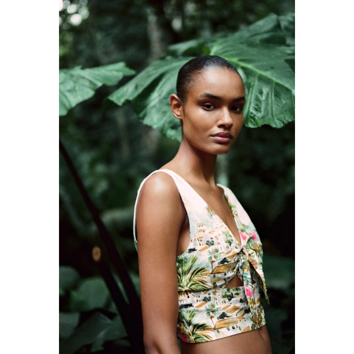 КОРОТКИЙ ТОП С ПРИНТОМ И УЗЛОМ