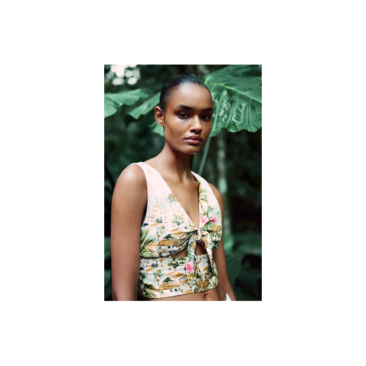 КОРОТКИЙ ТОП С ПРИНТОМ И УЗЛОМ