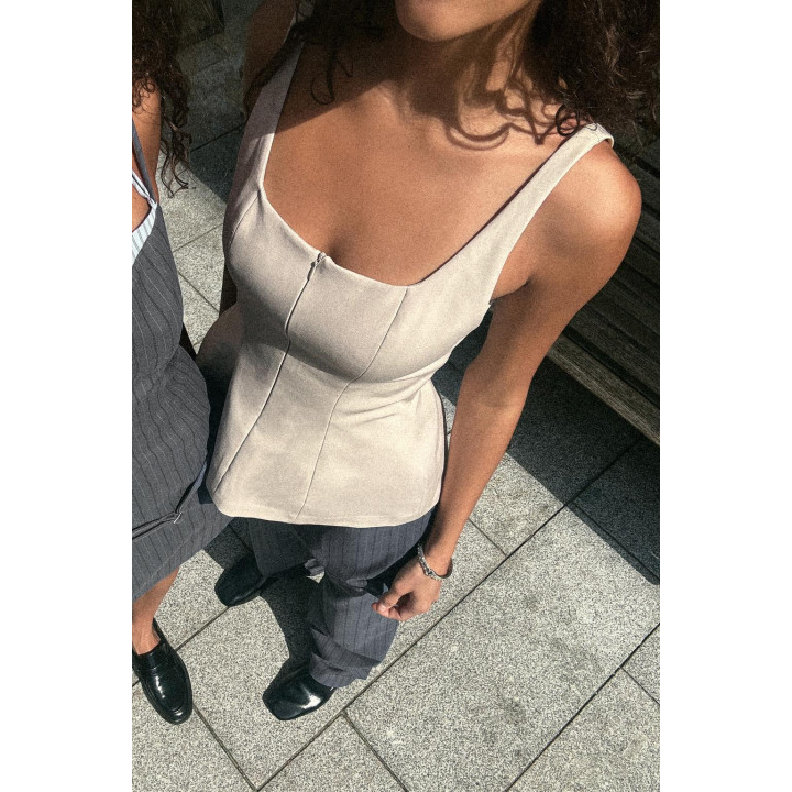 ТОП С БАСКОЙ И МОЛНИЕЙ