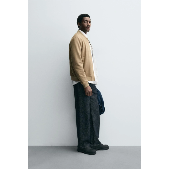 БОМБЕР ИЗ ИСКУССТВЕННОЙ ЗАМШИ