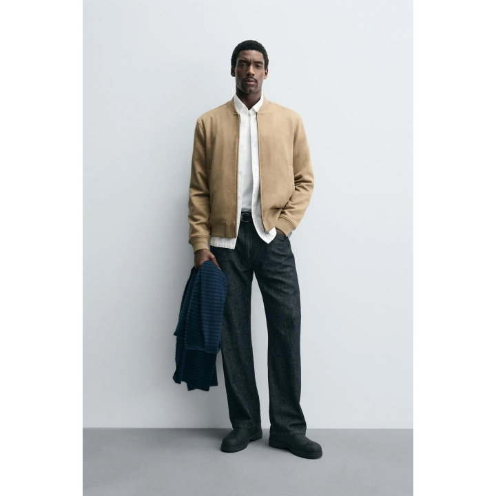 БОМБЕР ИЗ ИСКУССТВЕННОЙ ЗАМШИ