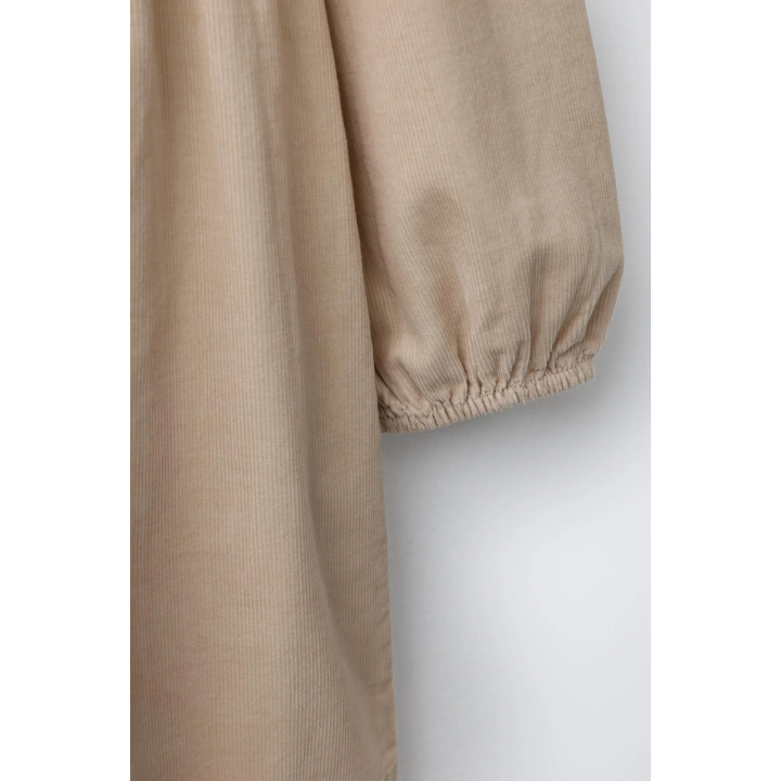 ВЕЛЬВЕТОВОЕ ПЛАТЬЕ С ВЫШИВКОЙ В ВИДЕ ЦВЕТОВ