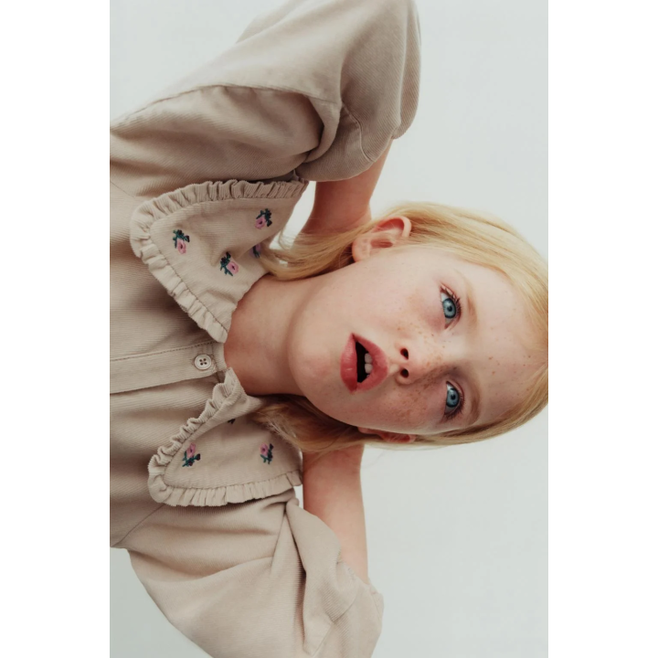 ВЕЛЬВЕТОВОЕ ПЛАТЬЕ С ВЫШИВКОЙ В ВИДЕ ЦВЕТОВ