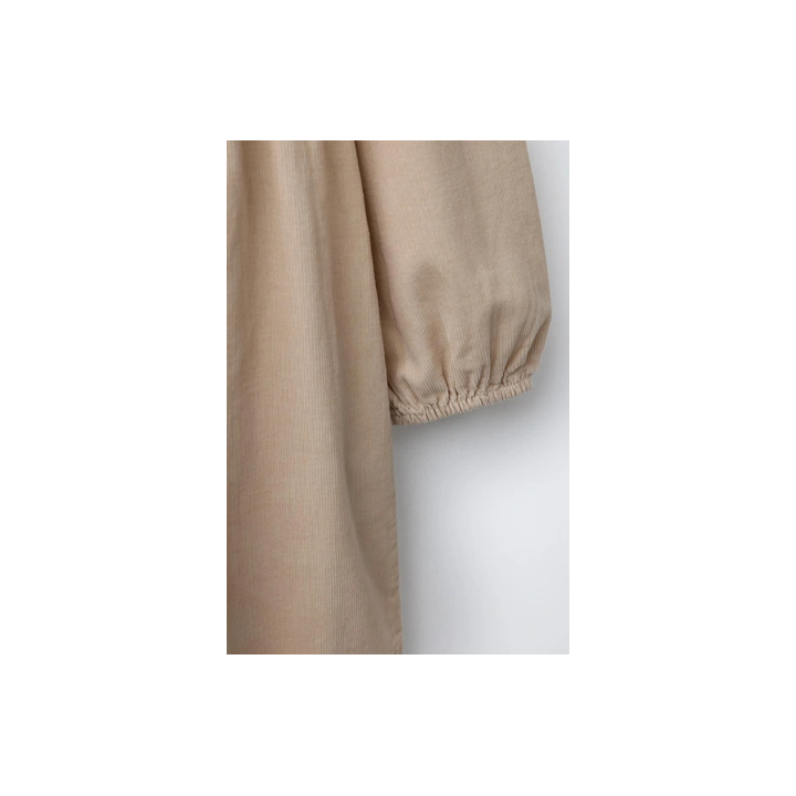 ВЕЛЬВЕТОВОЕ ПЛАТЬЕ С ВЫШИВКОЙ В ВИДЕ ЦВЕТОВ