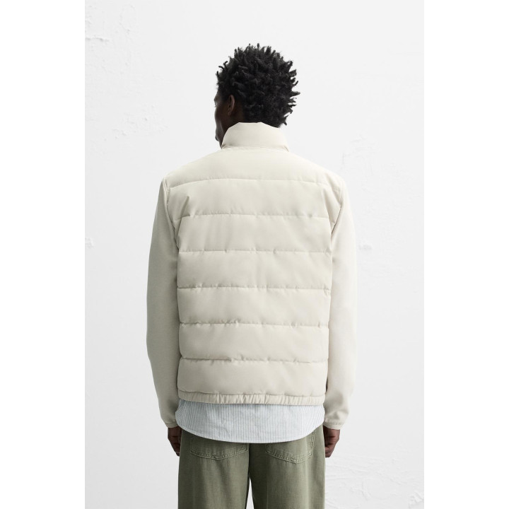 ОДНОТОННАЯ СТЕГАНАЯ КУРТКА