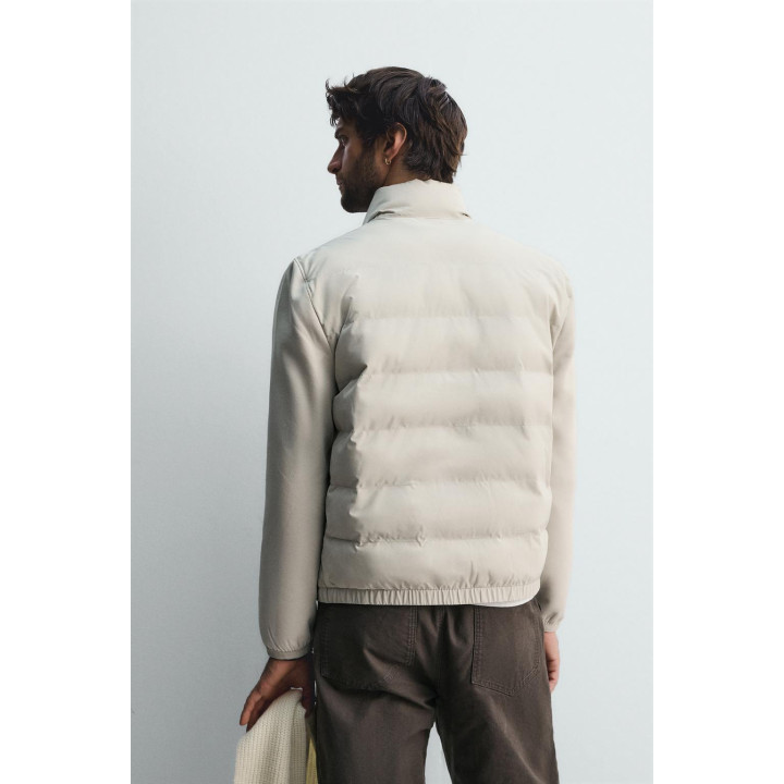 ОДНОТОННАЯ СТЕГАНАЯ КУРТКА