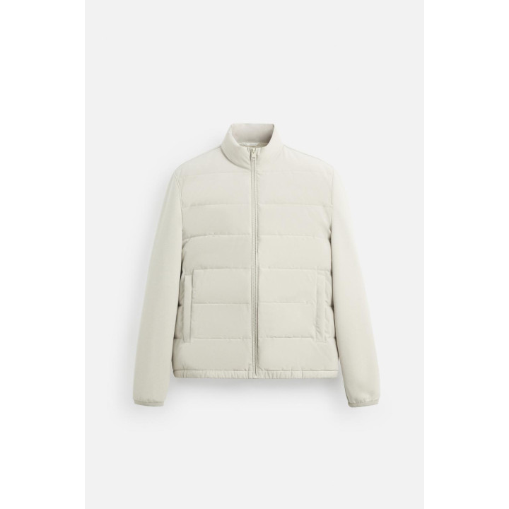 ОДНОТОННАЯ СТЕГАНАЯ КУРТКА