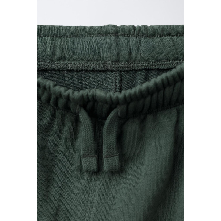 КОМПЛЕКТ ИЗ ТОЛСТОВКИ С КАПЮШОНОМ И БРЮК-ДЖОГГЕРОВ С НАШИВКАМИ