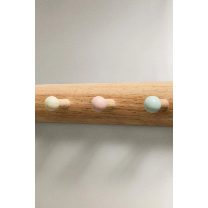 CHILDREN’S MULTICOLOURED WALL HANGER