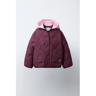 СТЕГАНАЯ КУРТКА С КАПЮШОНОМ И ВЫШИВКОЙ В ВИДЕ МЕДВЕЖОНКА