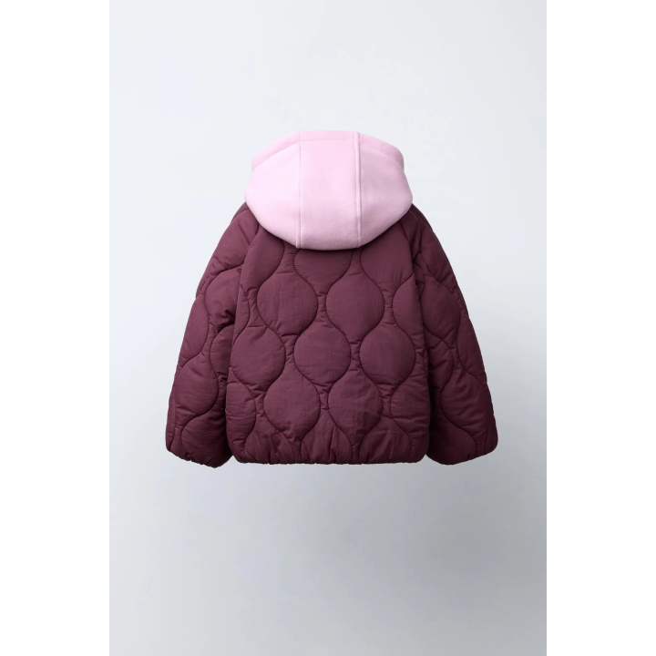 СТЕГАНАЯ КУРТКА С КАПЮШОНОМ И ВЫШИВКОЙ В ВИДЕ МЕДВЕЖОНКА