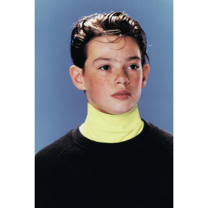 Костюм из свитшота и широких брюк с текстурой ярлыка